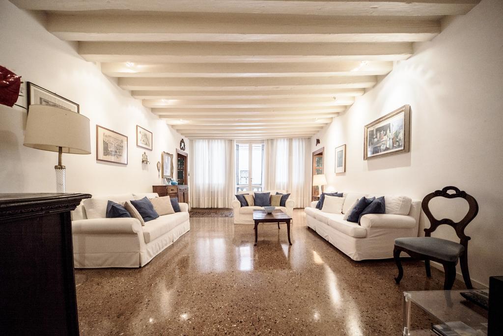 Accademia Terrazza Apartment เวนิส ภายนอก รูปภาพ