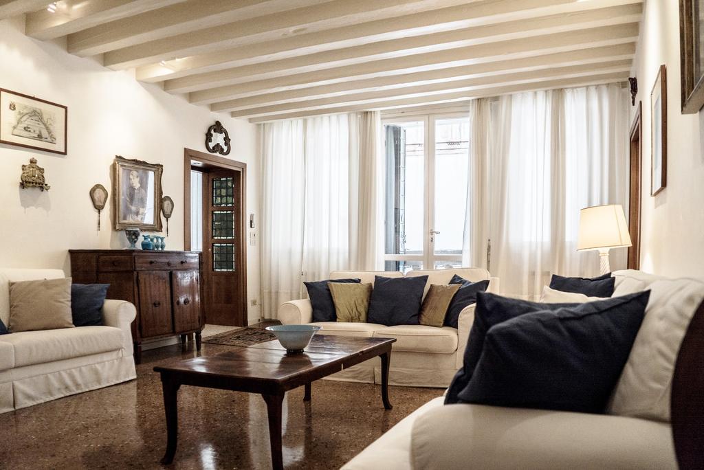 Accademia Terrazza Apartment เวนิส ภายนอก รูปภาพ