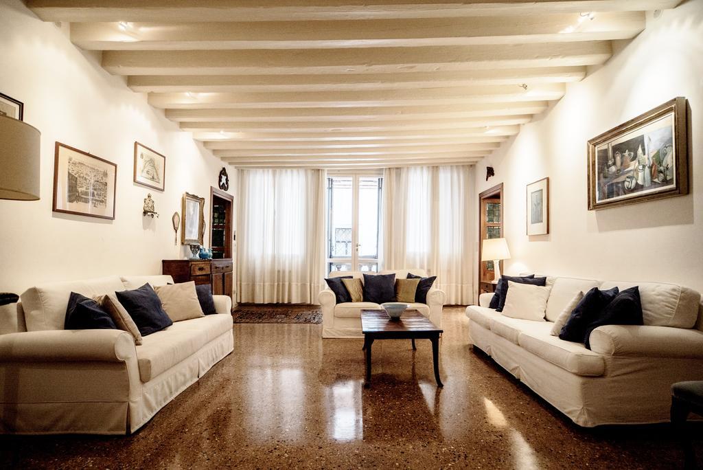 Accademia Terrazza Apartment เวนิส ภายนอก รูปภาพ