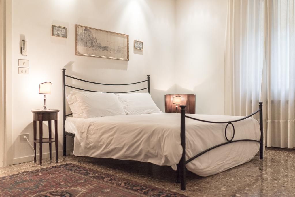 Accademia Terrazza Apartment เวนิส ภายนอก รูปภาพ