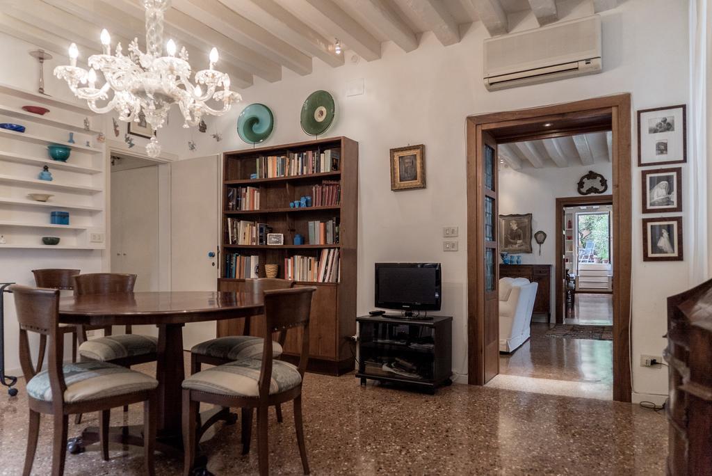 Accademia Terrazza Apartment เวนิส ภายนอก รูปภาพ