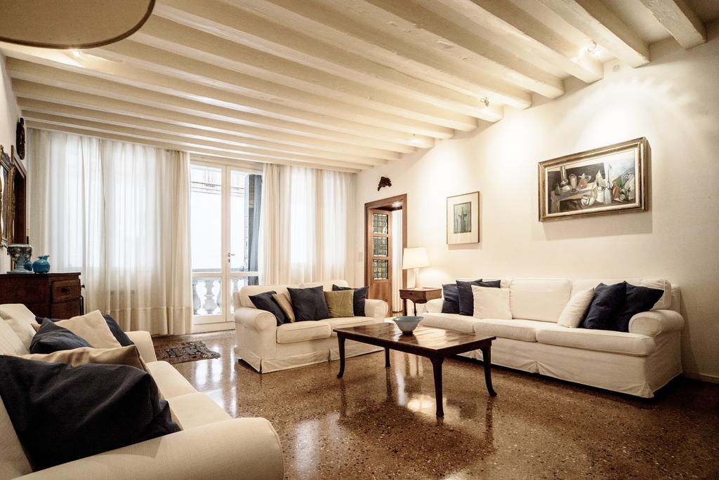 Accademia Terrazza Apartment เวนิส ภายนอก รูปภาพ