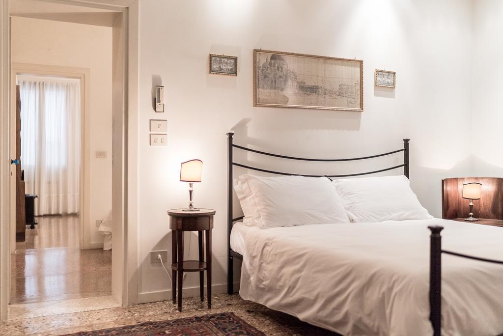 Accademia Terrazza Apartment เวนิส ภายนอก รูปภาพ
