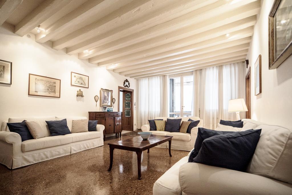 Accademia Terrazza Apartment เวนิส ภายนอก รูปภาพ