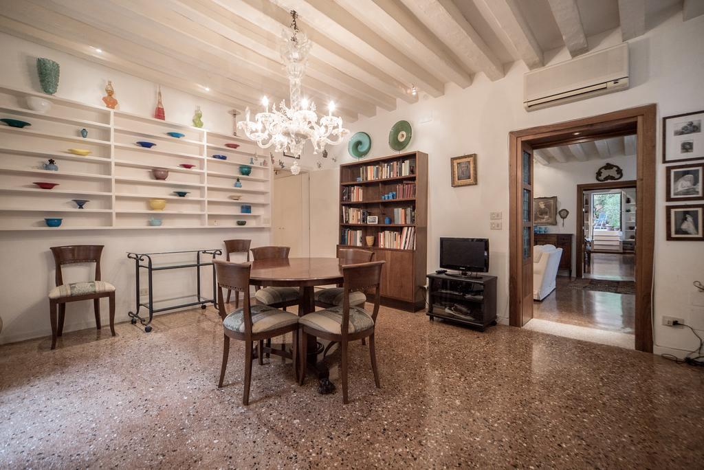 Accademia Terrazza Apartment เวนิส ภายนอก รูปภาพ