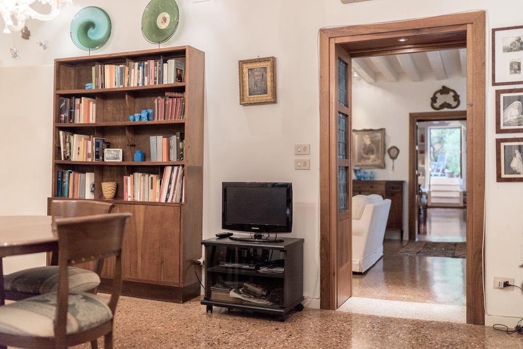 Accademia Terrazza Apartment เวนิส ภายนอก รูปภาพ