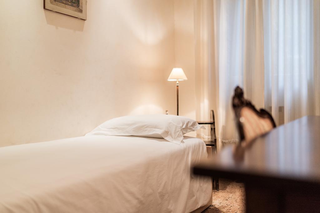 Accademia Terrazza Apartment เวนิส ภายนอก รูปภาพ