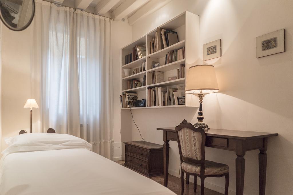 Accademia Terrazza Apartment เวนิส ภายนอก รูปภาพ