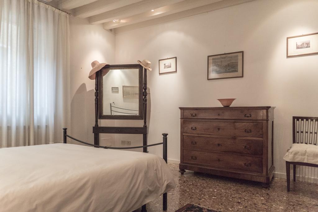 Accademia Terrazza Apartment เวนิส ภายนอก รูปภาพ