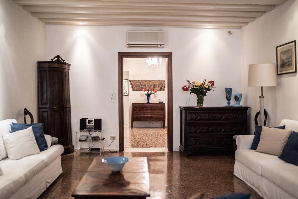 Accademia Terrazza Apartment เวนิส ภายนอก รูปภาพ