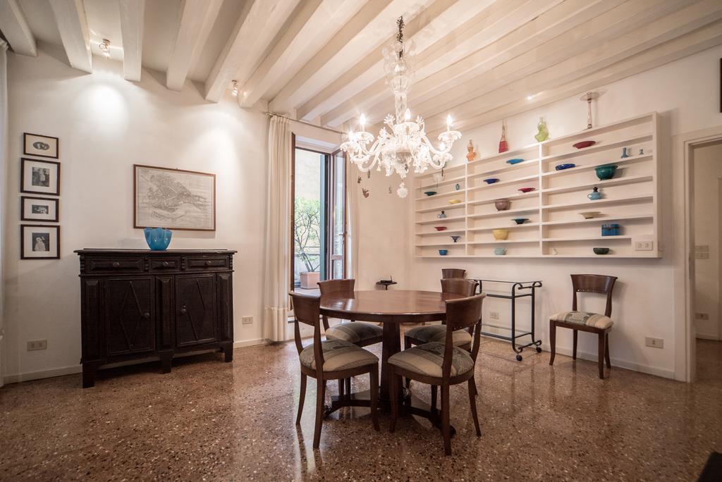 Accademia Terrazza Apartment เวนิส ภายนอก รูปภาพ