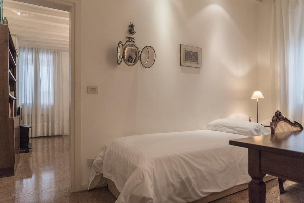 Accademia Terrazza Apartment เวนิส ภายนอก รูปภาพ