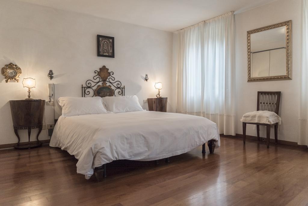 Accademia Terrazza Apartment เวนิส ภายนอก รูปภาพ