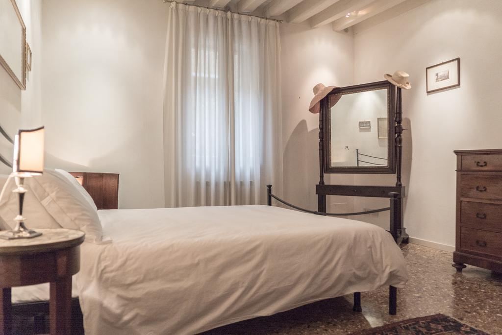 Accademia Terrazza Apartment เวนิส ภายนอก รูปภาพ