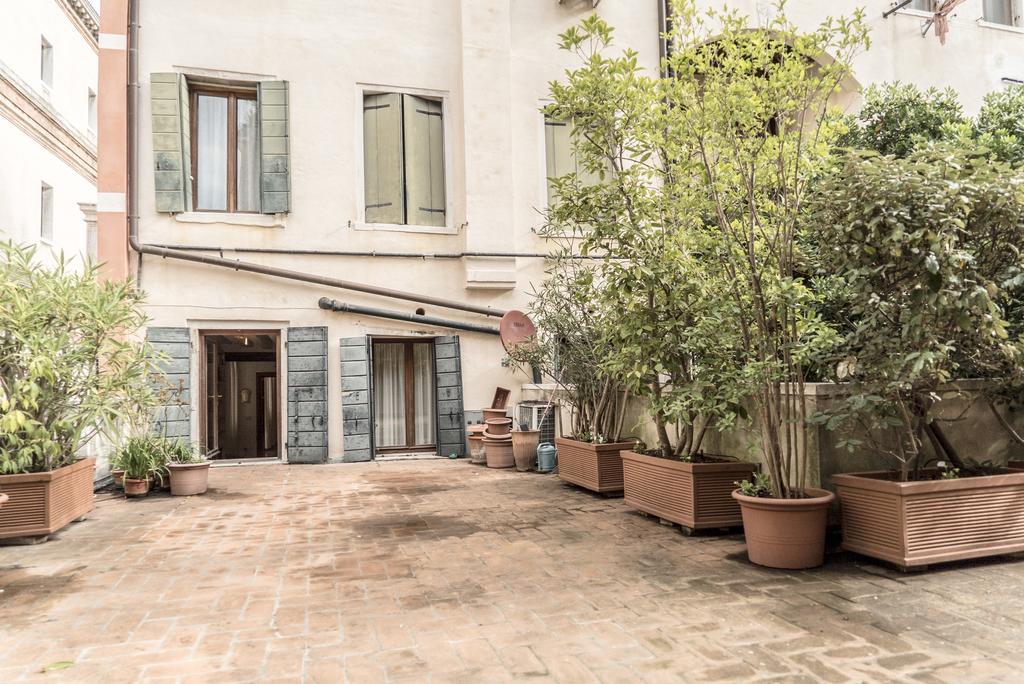 Accademia Terrazza Apartment เวนิส ภายนอก รูปภาพ
