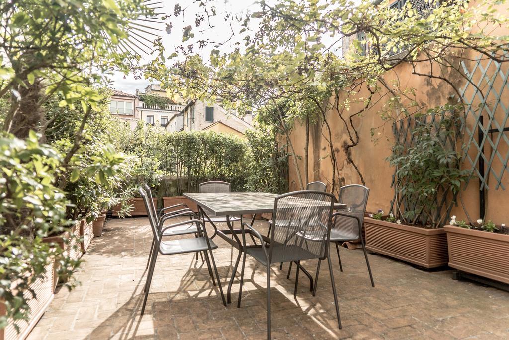Accademia Terrazza Apartment เวนิส ภายนอก รูปภาพ