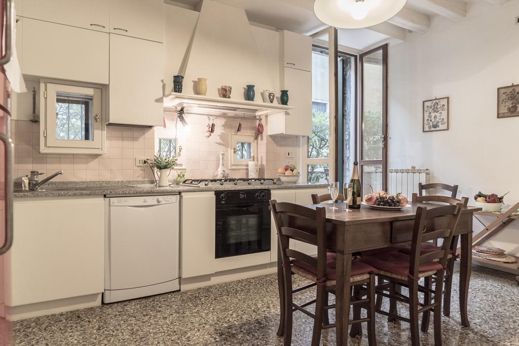 Accademia Terrazza Apartment เวนิส ภายนอก รูปภาพ