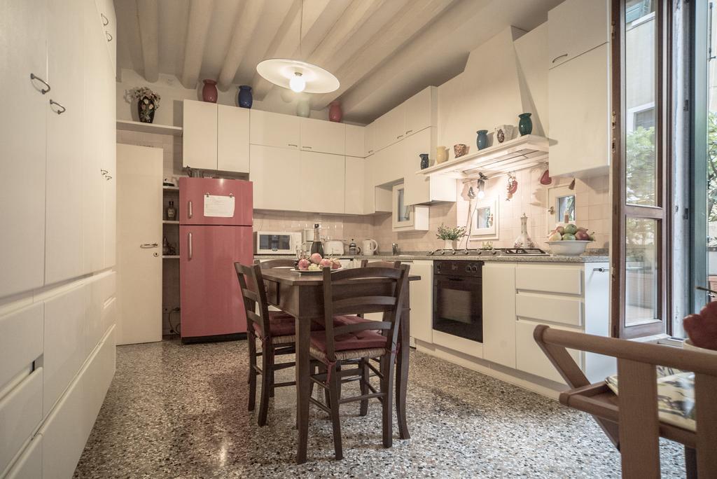 Accademia Terrazza Apartment เวนิส ภายนอก รูปภาพ