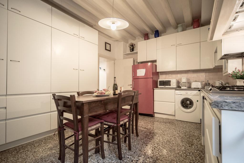 Accademia Terrazza Apartment เวนิส ภายนอก รูปภาพ