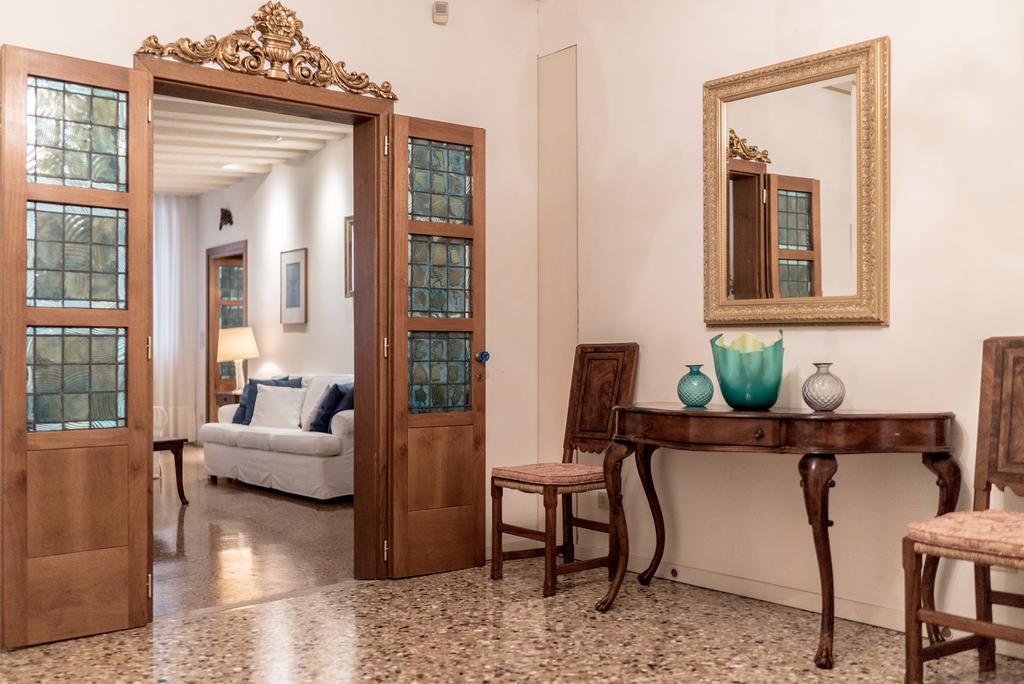 Accademia Terrazza Apartment เวนิส ภายนอก รูปภาพ