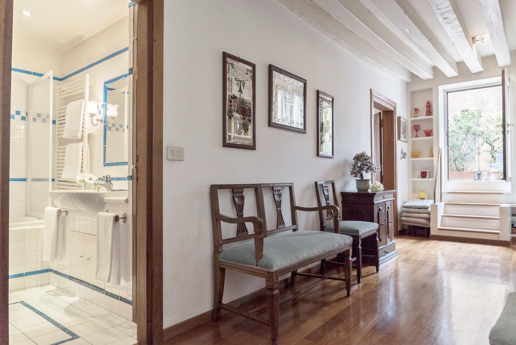Accademia Terrazza Apartment เวนิส ภายนอก รูปภาพ